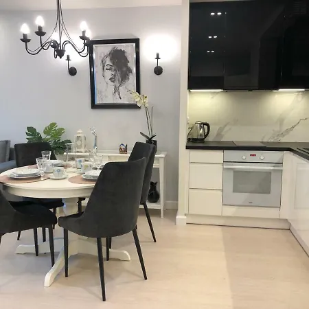 아파트 Blizej Morza Sorrento Z Garazem 코워브제크